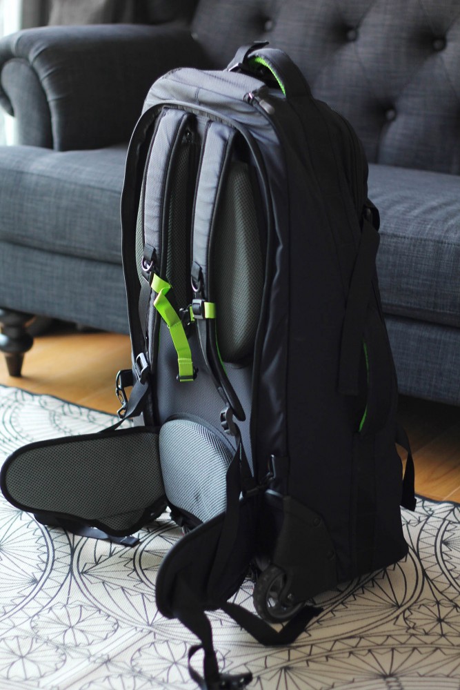Straps on Rucksack with wheels